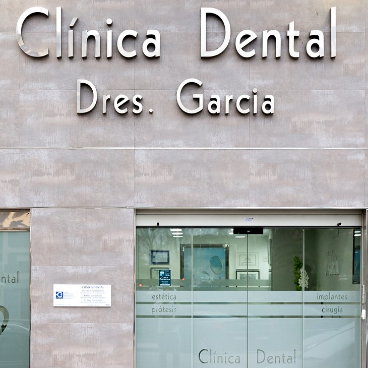 Fachada de nuestra clínica dental en Avilés
